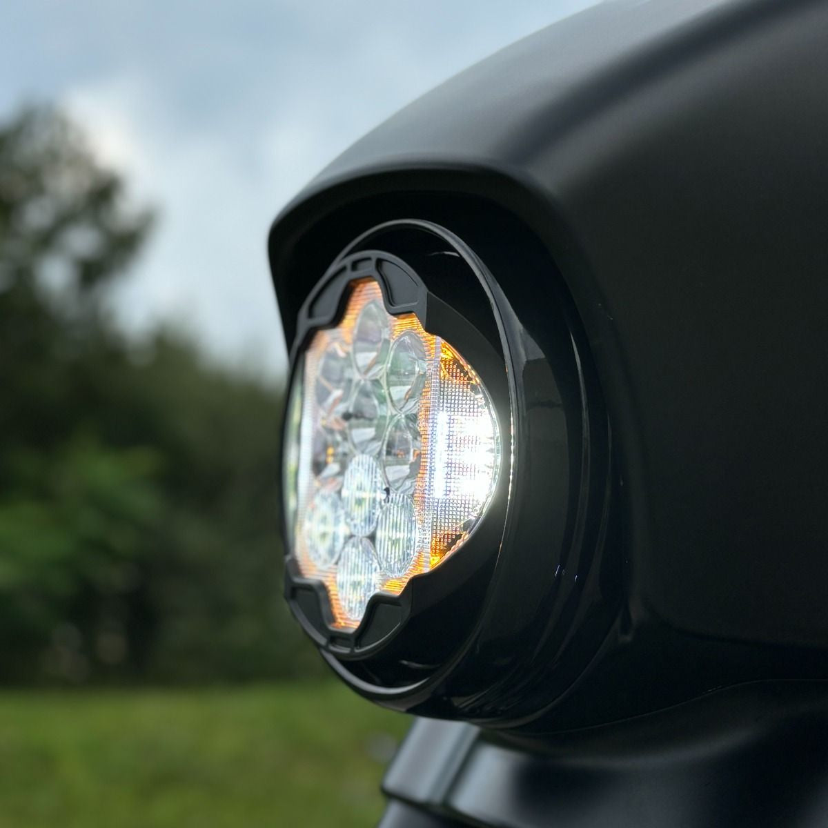 Hogworkz 7" LED Silvertooth™ Performance Headlight for Harley® Touring